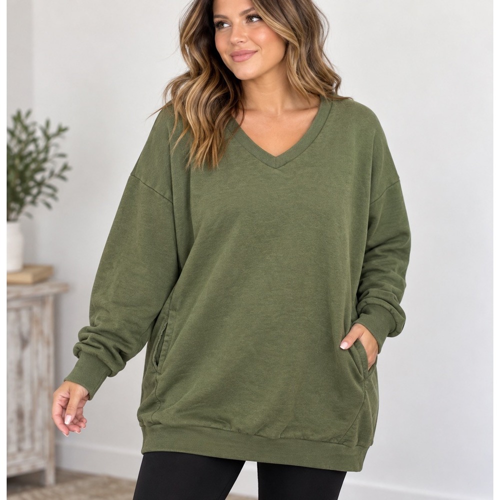 Zenana Outfitters Size S/M Green V-Neck Pullover Tunic Sweater With Pockets